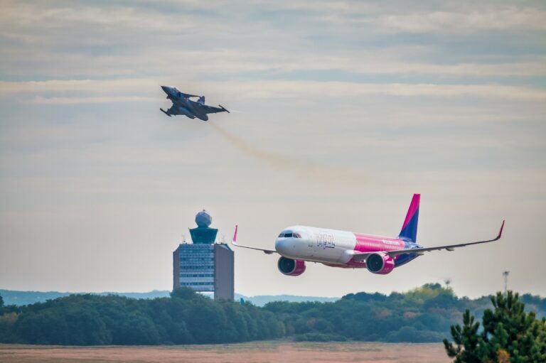 Hungarian air traffic controllers Wizz Air