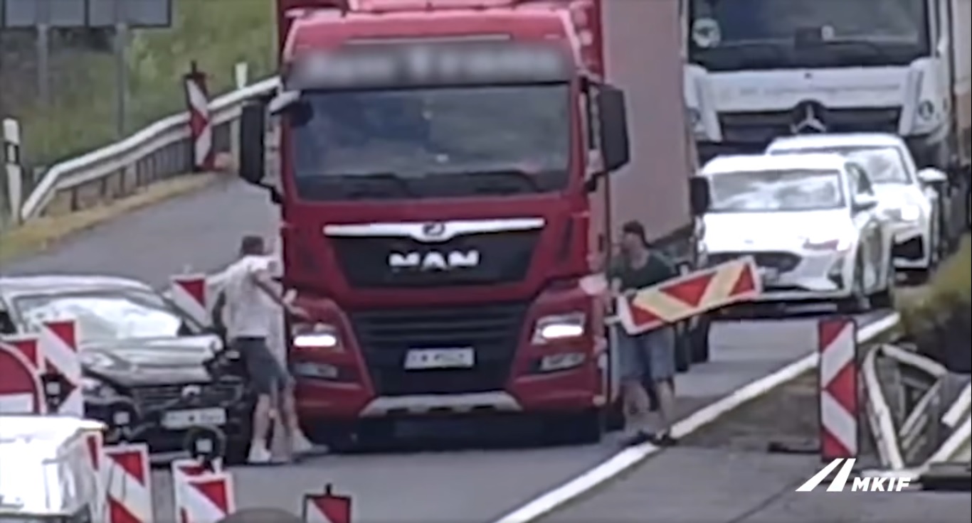 driver fight motorway HUngary