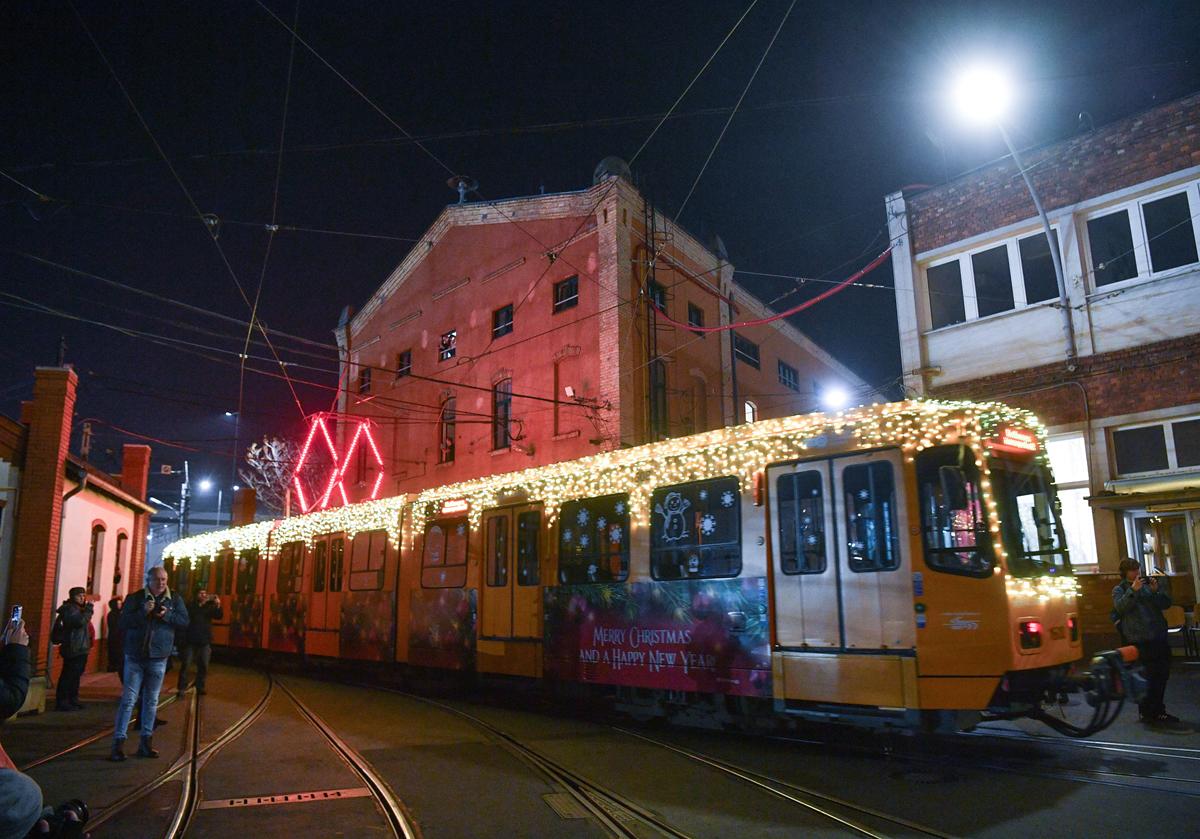 Budapest's festive light fleet kicks off the festive season