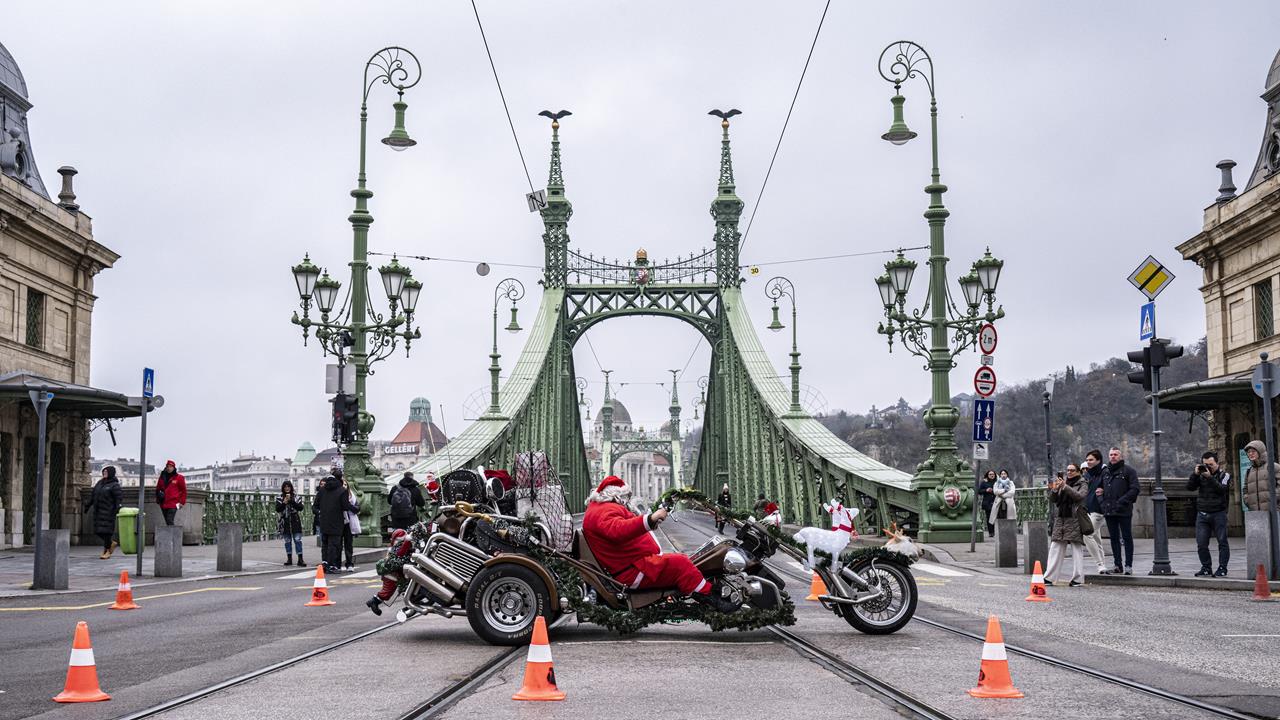 Santa Run in Budapest Hungary news