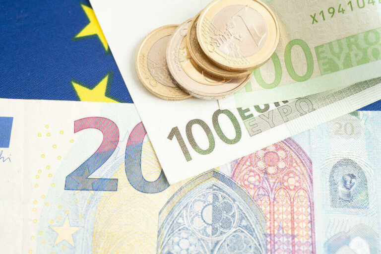 Are Romania and Bulgaria ahead of Hungary in adopting the euro? eu budget
