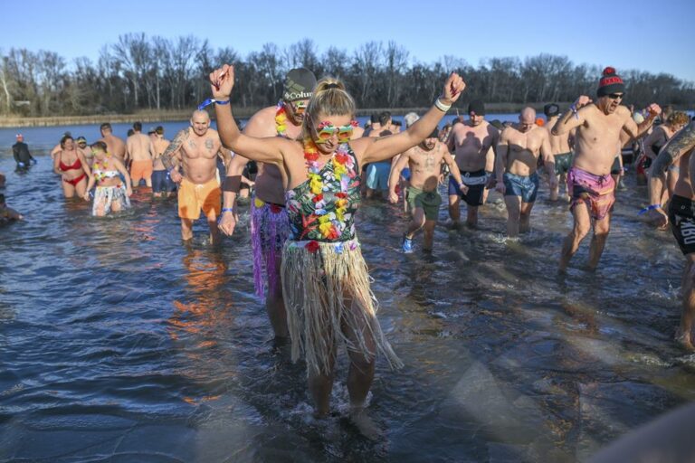 Lake Tisza bathing in the new year hungary news