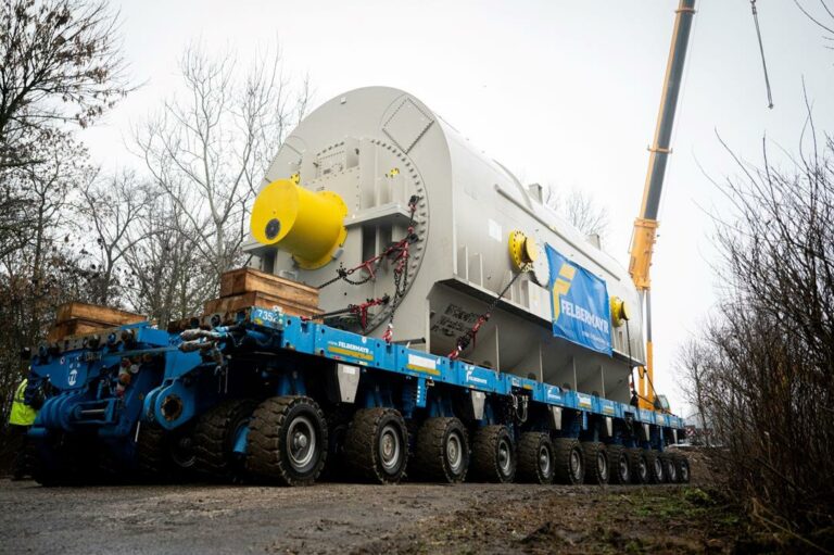 720-tonne load in Hungary generator power plant