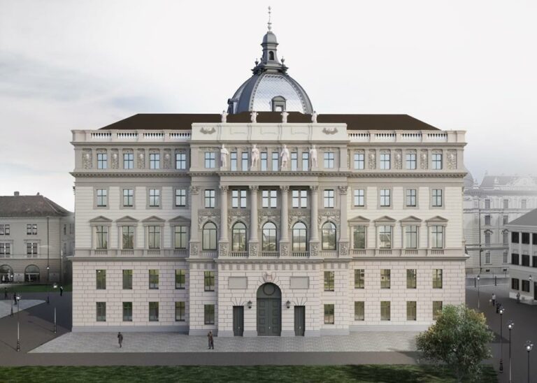 Buda Castle's 2nd biggest dome almost ready