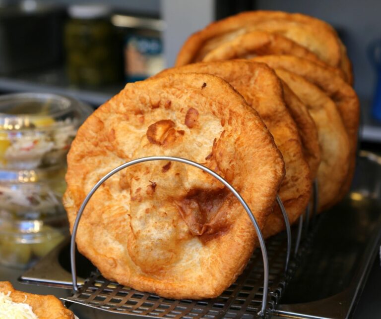 Hot food is banned in Budapest s subways no more lángos chimney cake and sausages 2 Budapest underpasses