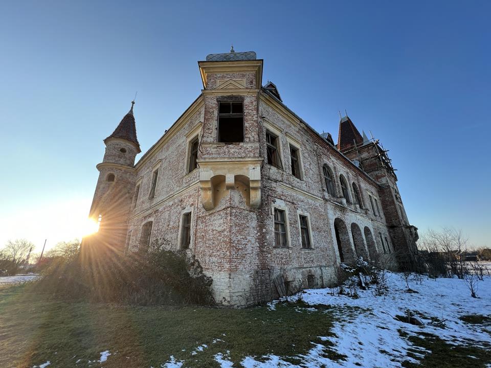 Mysterious Hungarian castle, home of former prime minister to be beautifully restored