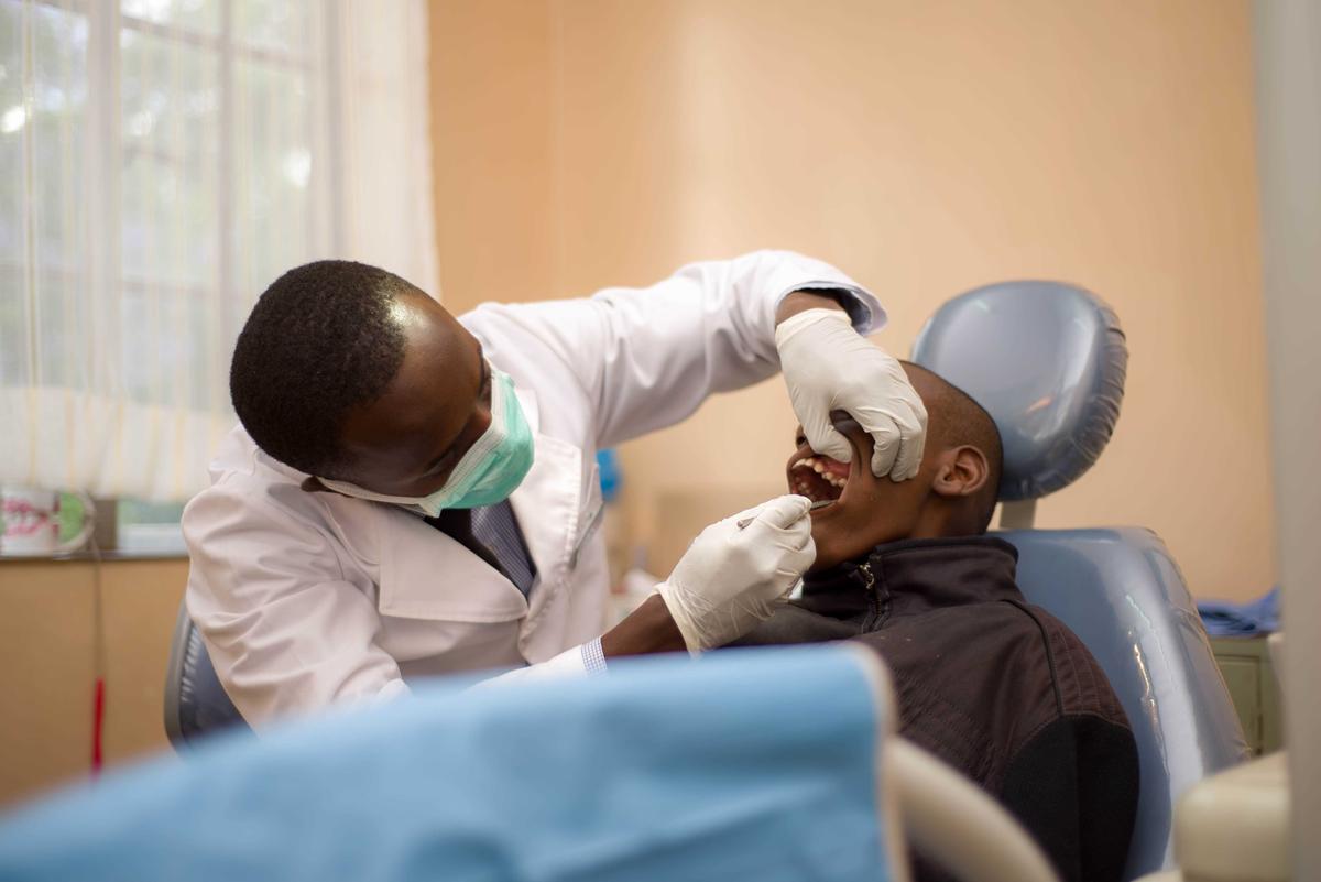 The advantages of dental implants in Mexico travel and savings