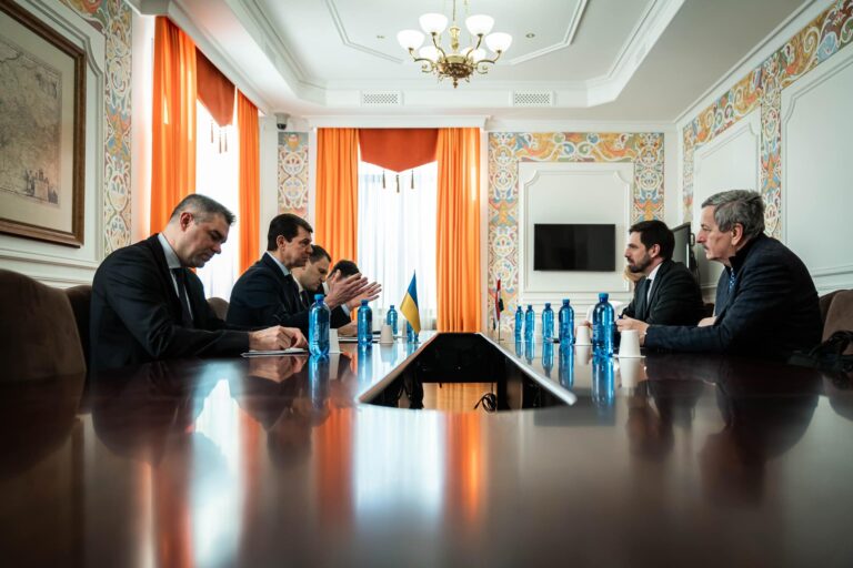 Ukrainian leaders visit Kyiv