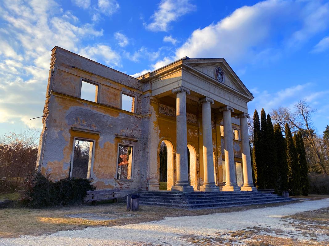 Alcsút Castle facade