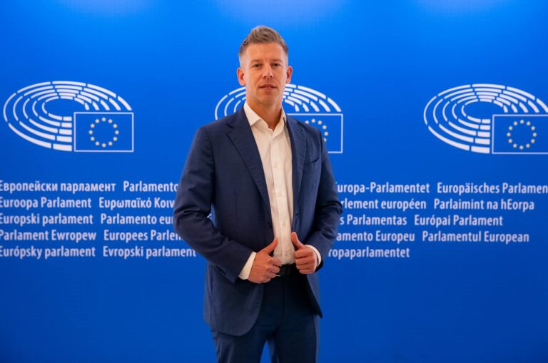 Péter Magyar signature Fidesz propaganda