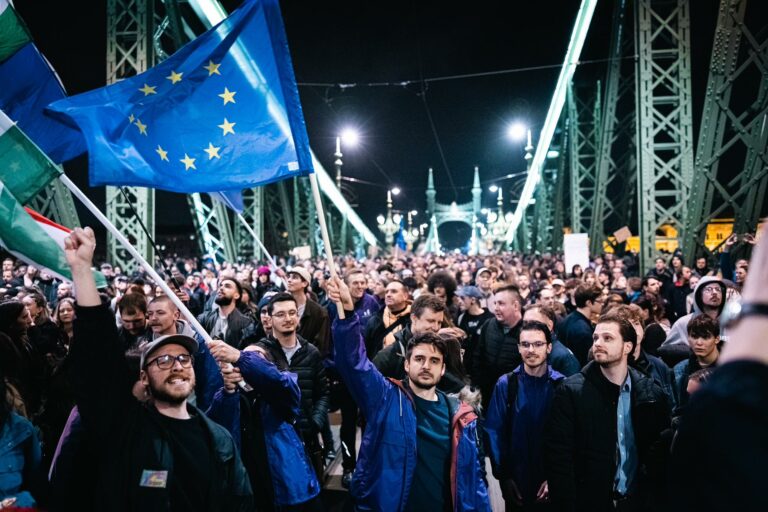 protesters budapest Liberty bridge