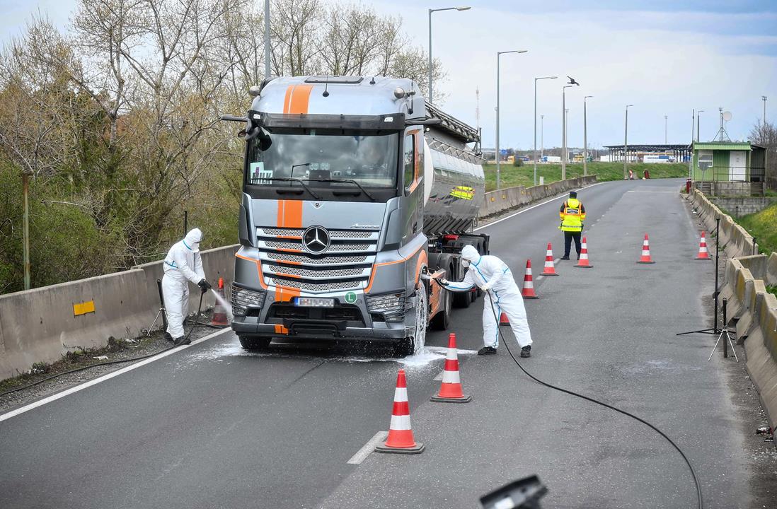 Austria deploys troops to the Hungarian border