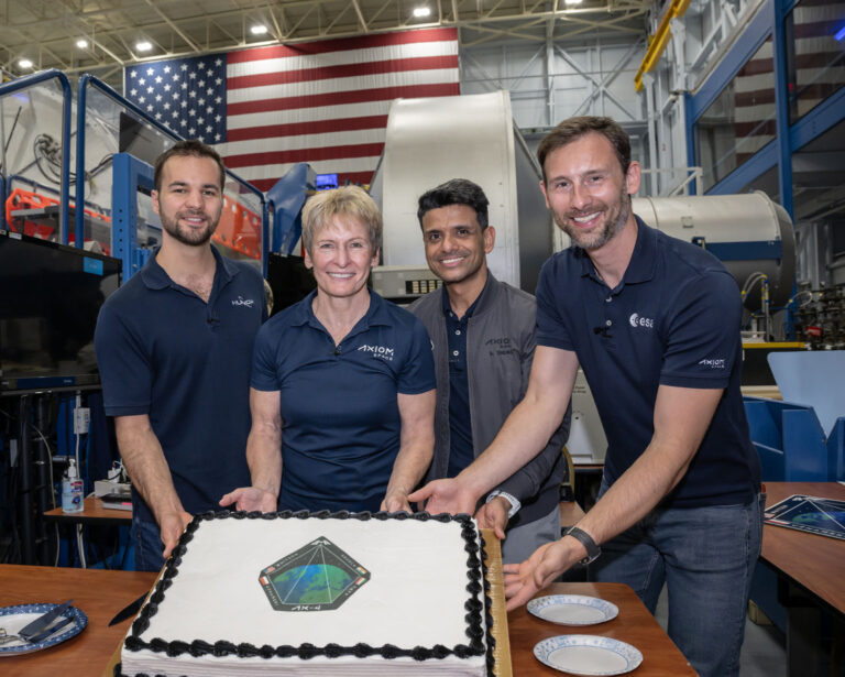 Hungarian astronauts successfully complete NASA training