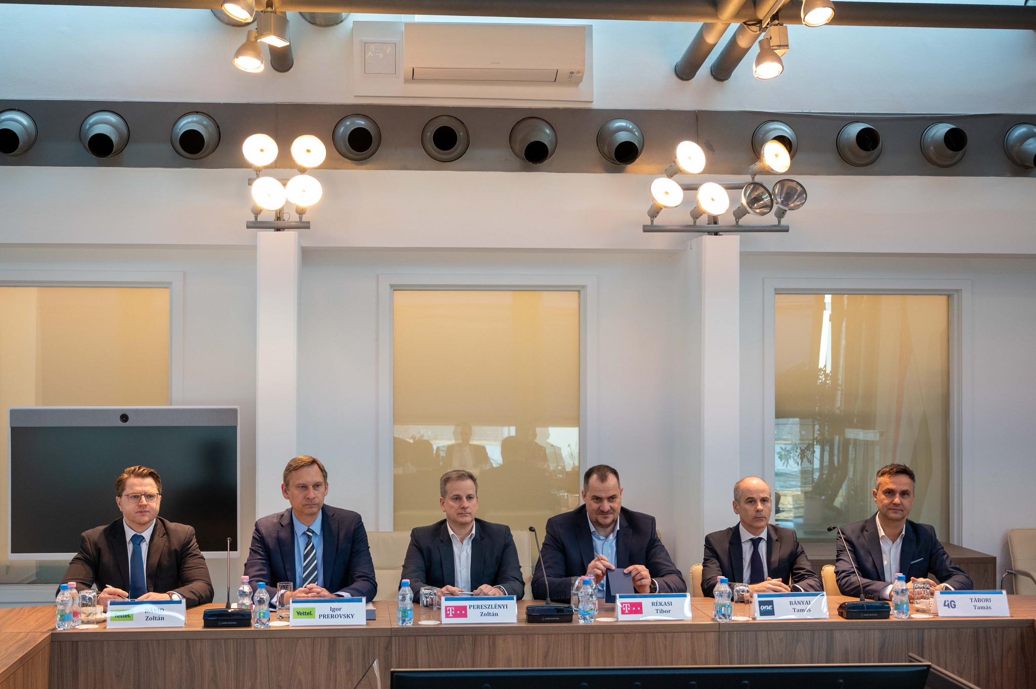 Hungarian government wants telecom service providers