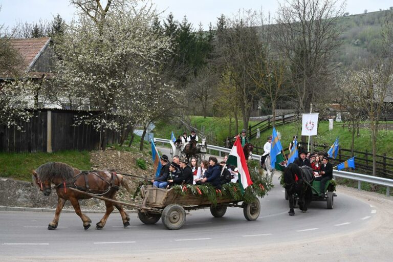 Hungary news tradition border-walking Transylvania