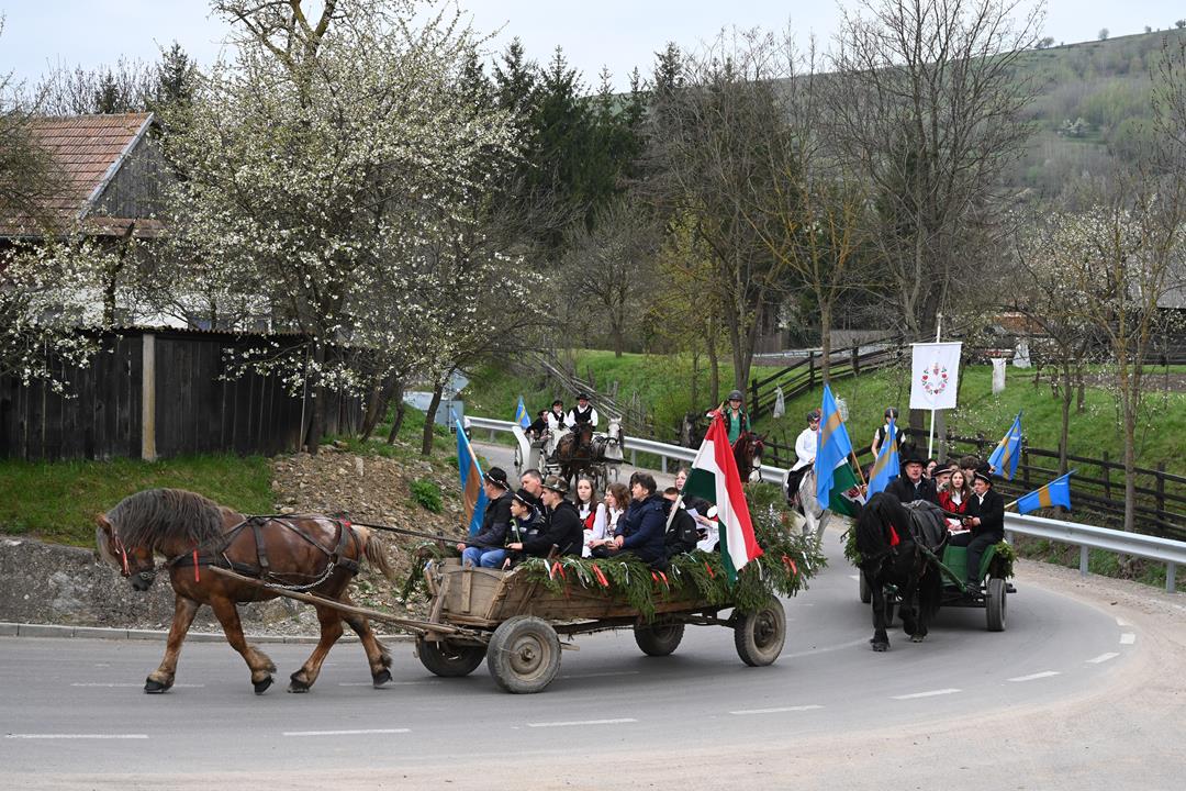 Hungary news tradition border-walking Transylvania