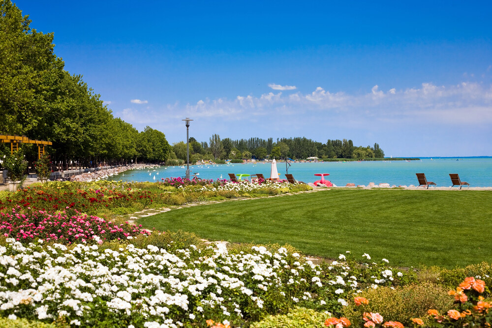 lake balaton summer holiday hungary news