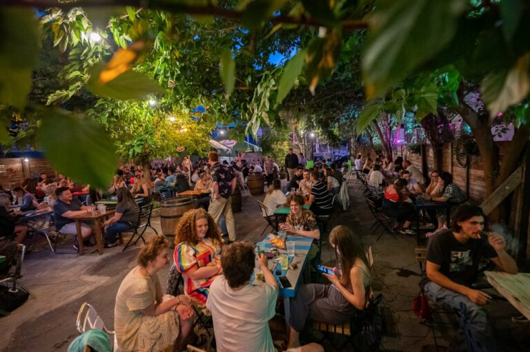 Mika Tivadar Kert ruin pub Budapest (1)