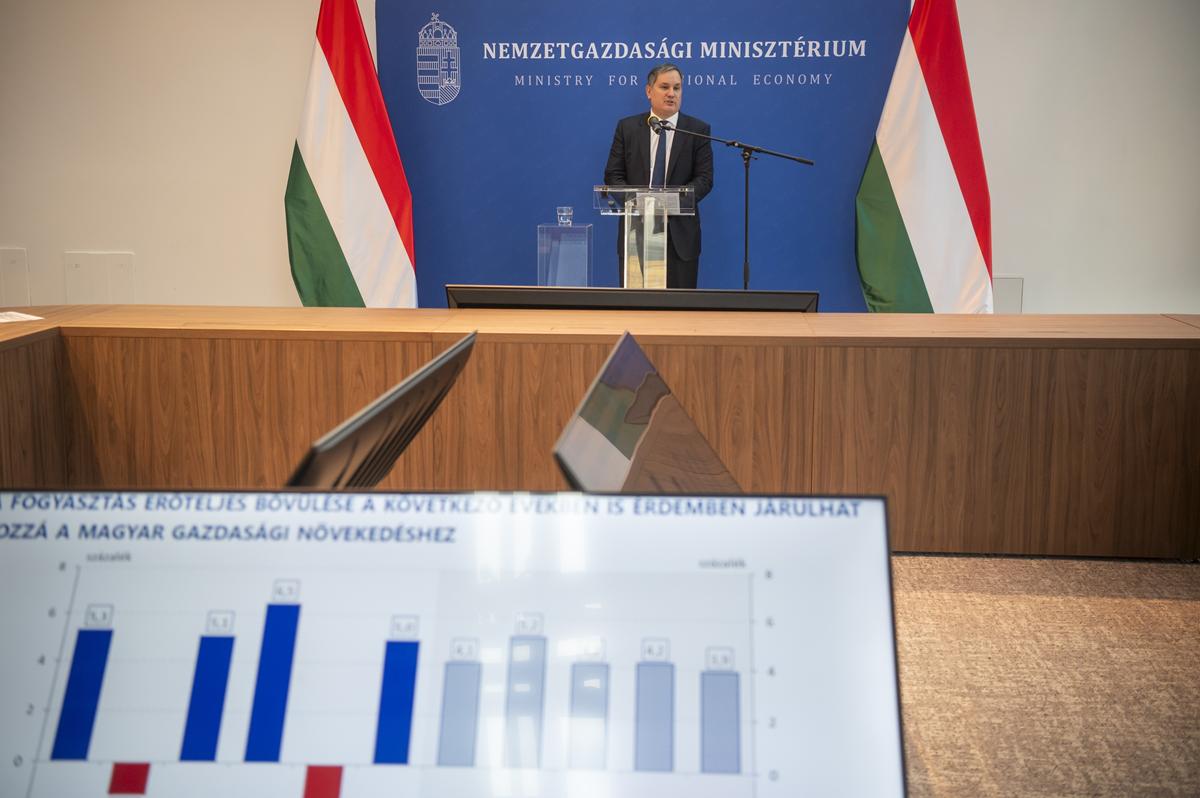 Minister márton nagy deficit hungary