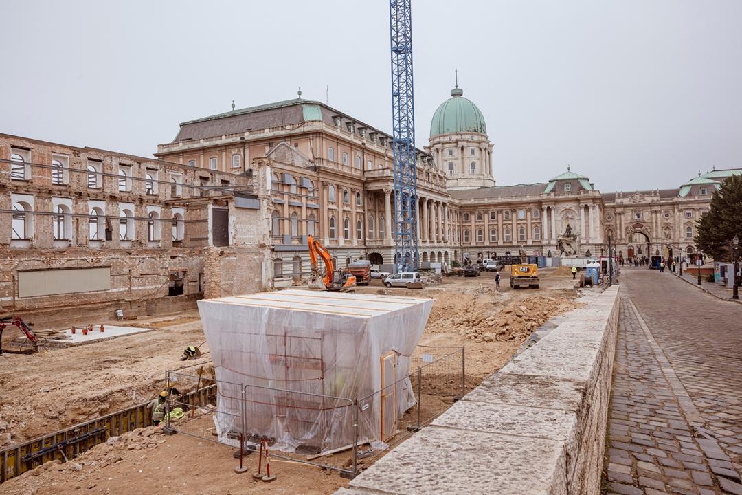 Sensational artefacts recovered from 14-15th century house cellar under Budapest's Royal Palace hungary news