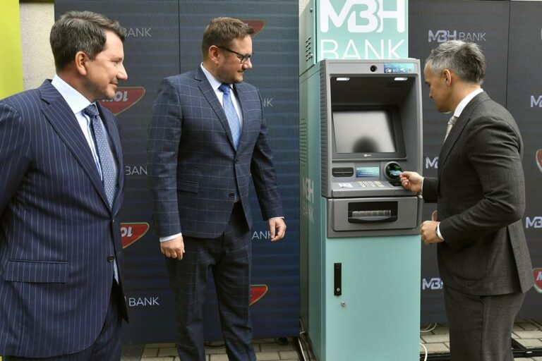 Hungarian bank puts ATMs at MOL petrol stations