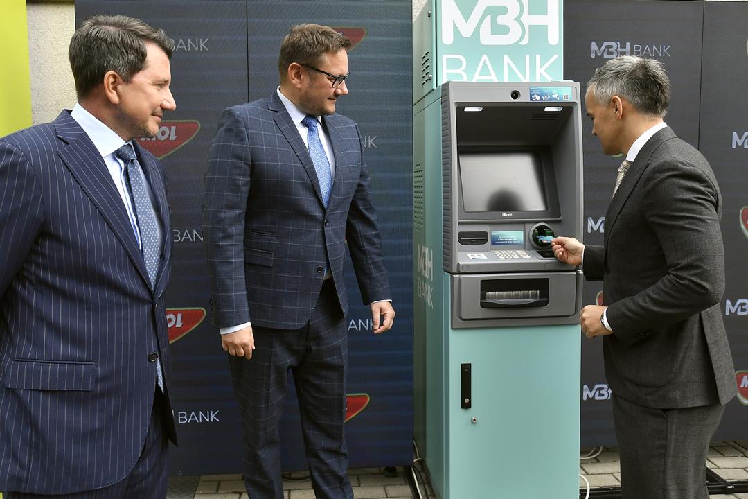 Hungarian bank puts ATMs at MOL petrol stations