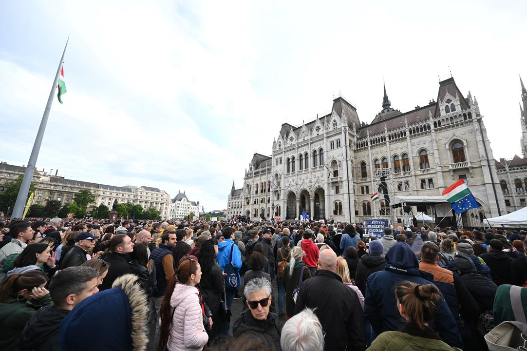 Masses of people protested against PM Orbán's new srping clean-up bill in Budapest