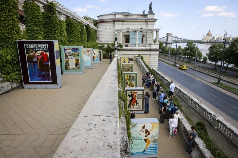 Budapest Chain Bridge exhibition Várkert Bazaar hungary news
