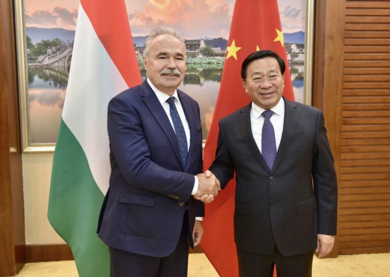 Hungarian agriculture minister meets with Chinese counterpart in China