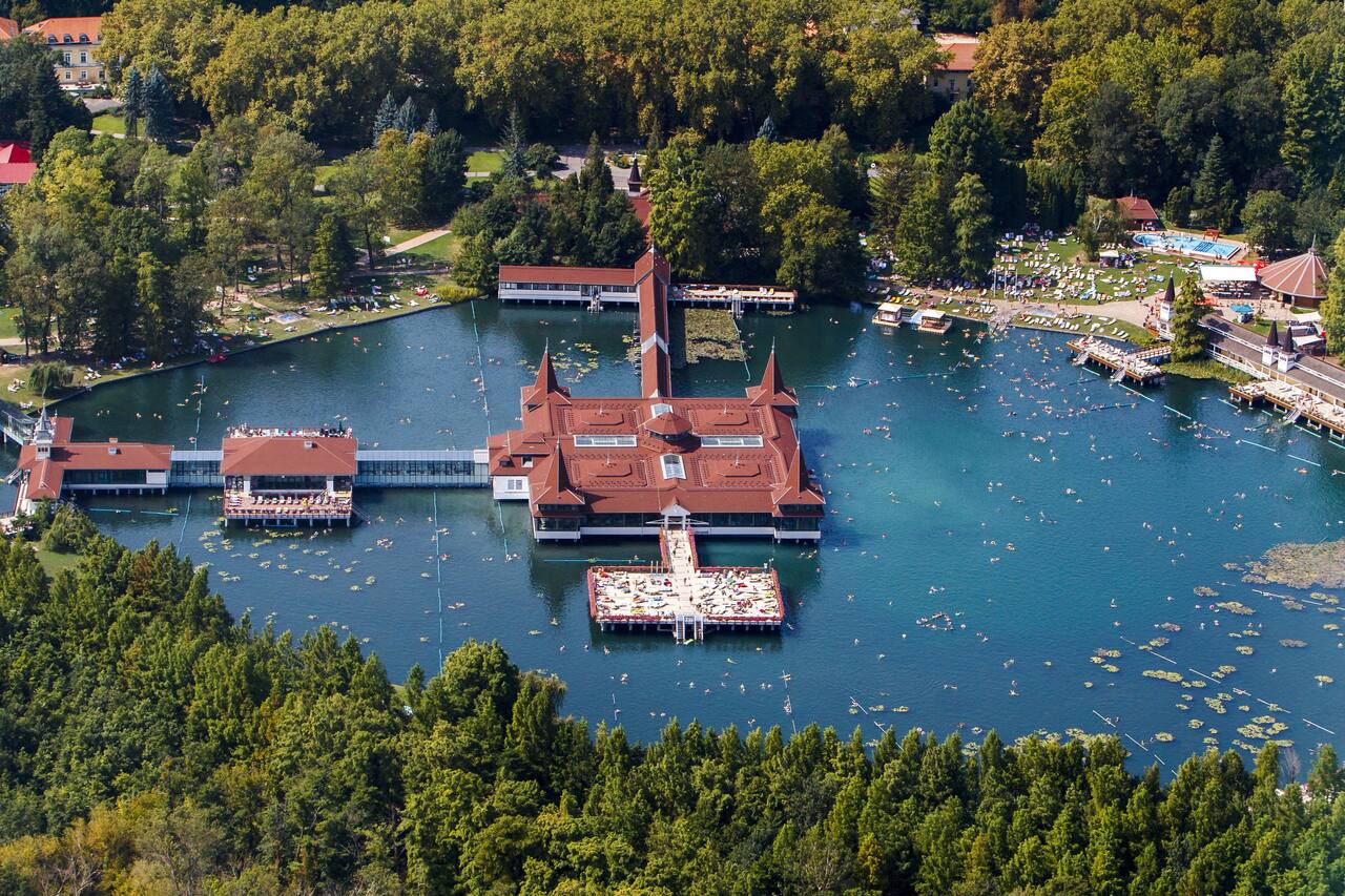 Hévíz Thermal Lake Spa Floating Island Wellness Relaxation