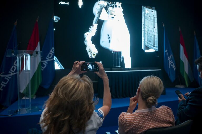Axiom-4 – SpaceX Dragon undocks from ISS, Hungarian astronaut returns home