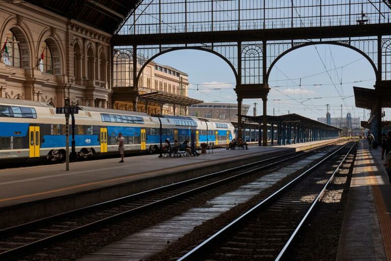 Budapest transit changes transportation disruption Keleti Station closure