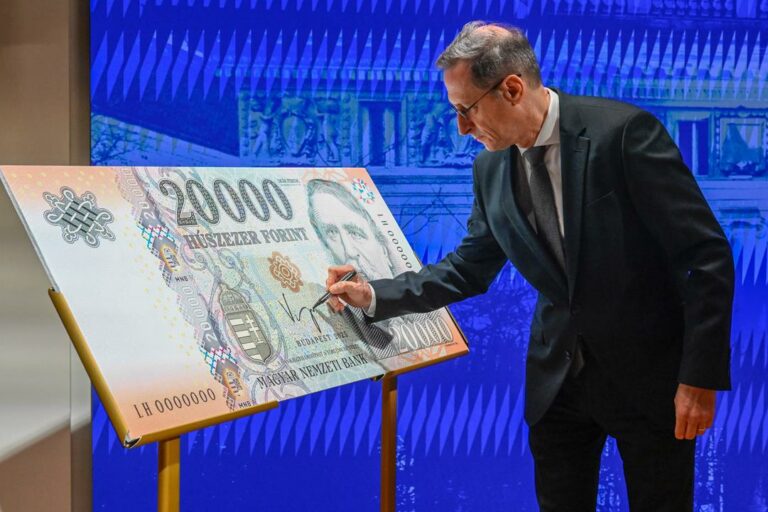 Hungarian euro adoption criteria finance minister central bank