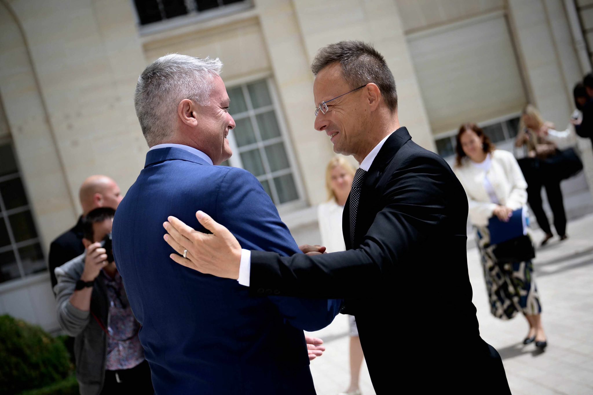 Szijjártó in France