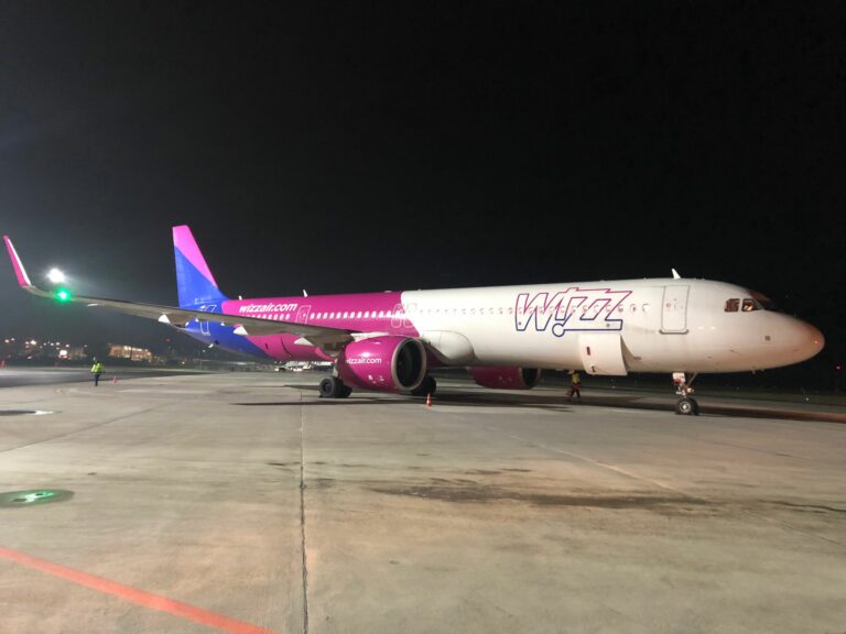 Wizz Air Warsaw Modlin Airport flights competition Ryanair 2025