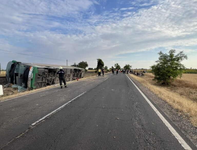 bus accident Hungary injuries children Kunszentmárton