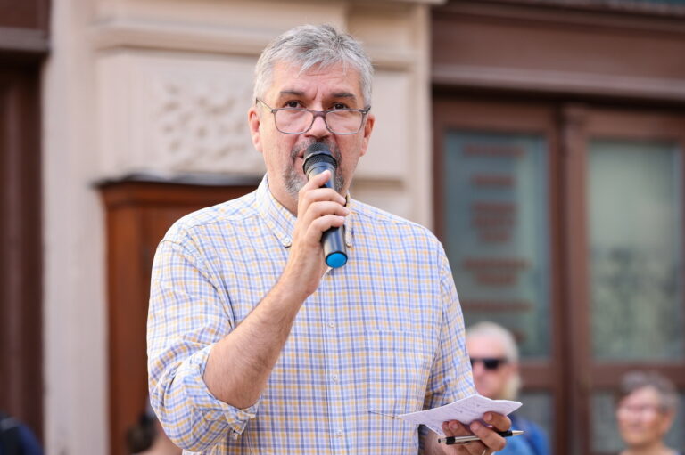 ákos hadházy protest budapest orbán